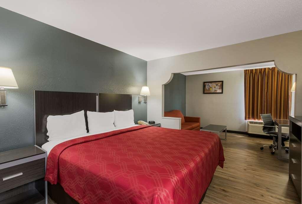 Econo Lodge Inn & Suites Diamondhead Room photo